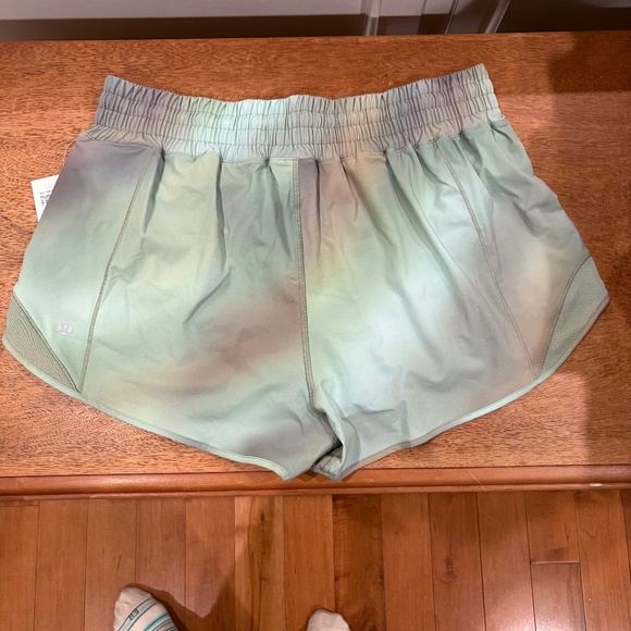 Lululemon Hotty Hot High-Rise Lined Short 2.5" Chroma Drift Green Multi / Palm C - Picture 7 of 10